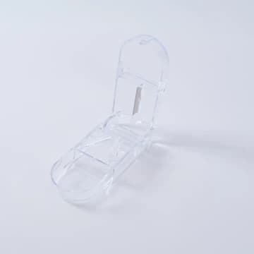 Transparent pill cutter included with the organiser